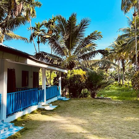 Blue Sea Restaurant & Bungalows Sitapur Eksteriør billede